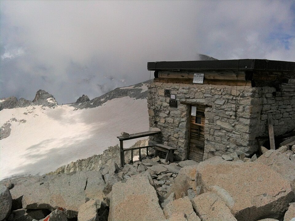 Bivacco Cima Presanella “Brigata Orobica” (Trentino-Alto Adige)